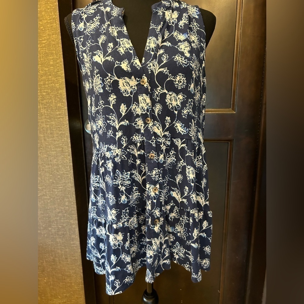 New Directions sleeveless top. Blue/White. Buttons down front. Two ruffles Large
